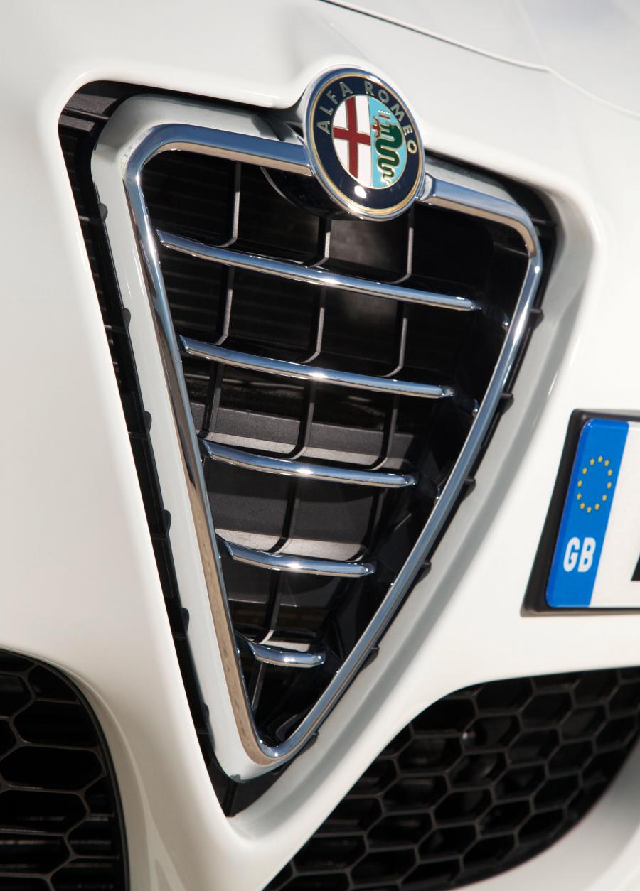 Детали экстерьера Alfa Romeo Giulietta Cloverleaf (940) 2010 года  (UK) (фото 2 из 40)